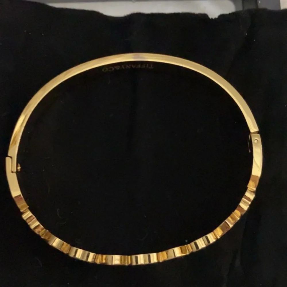 Tiffany & Co Stamped Elegant Gold tone Bracelet with Pink and Blue - Picture 5 of 7